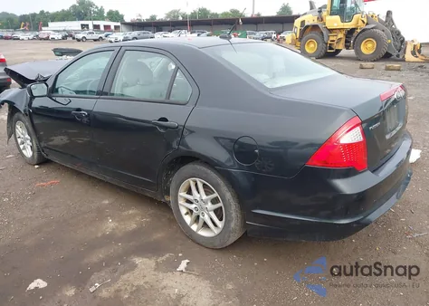 2012 Ford Fusion S z USA, uszkodzony, nr VIN 3FAHP0GA6CR333858